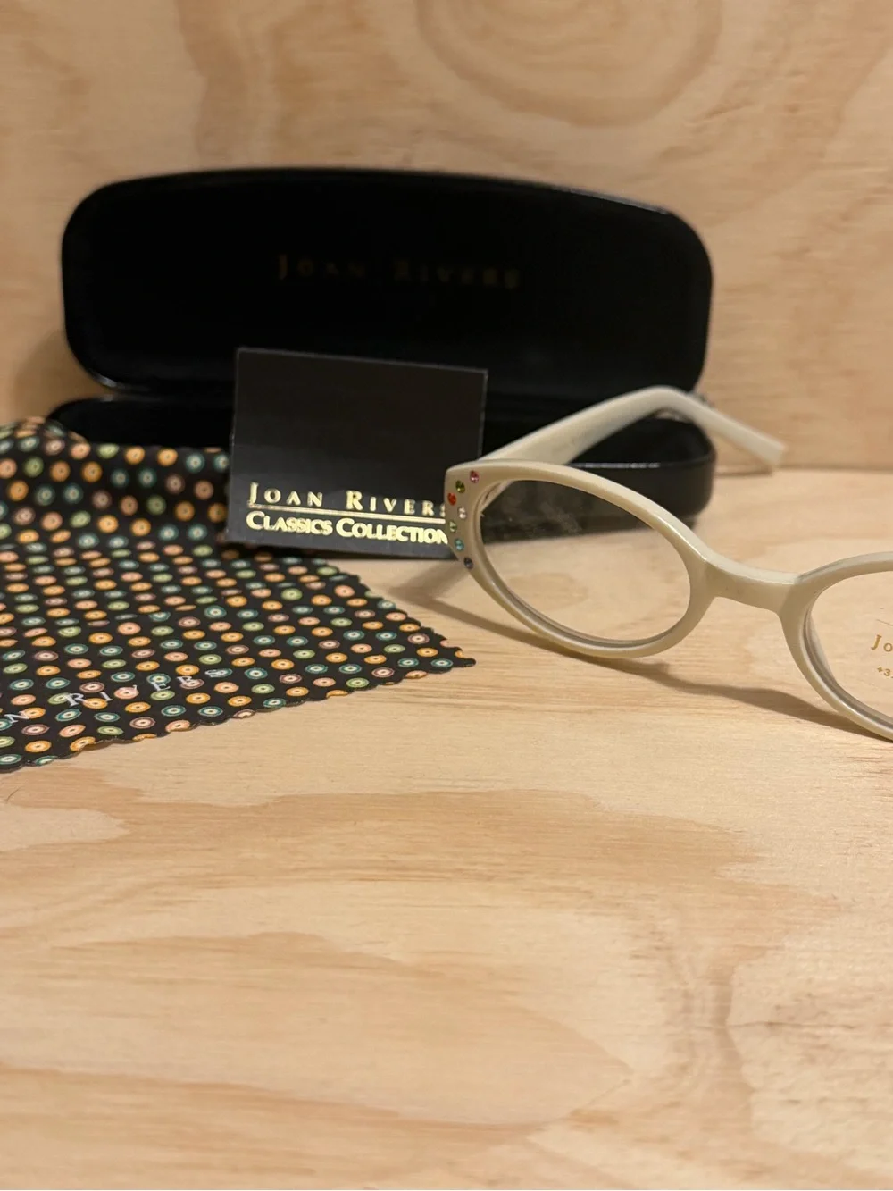 Vintage Joan Rivers Classic Collection Cream Cat-Eye Reading Glasses